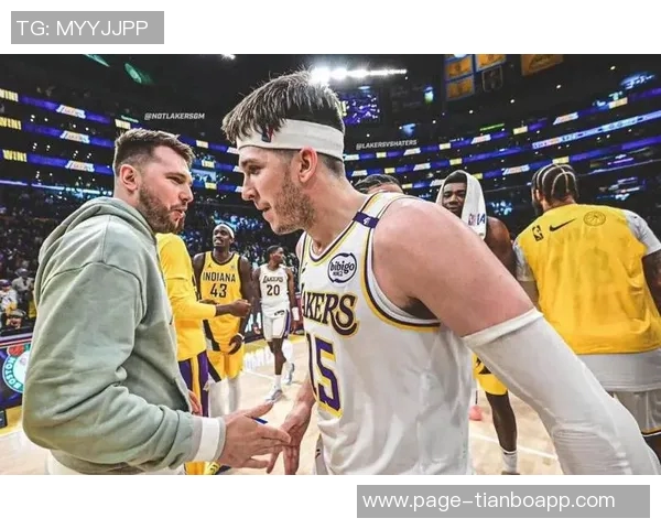 湖人训练场景曝光斯玛特紧逼八村里夫斯全力防守展现球队默契